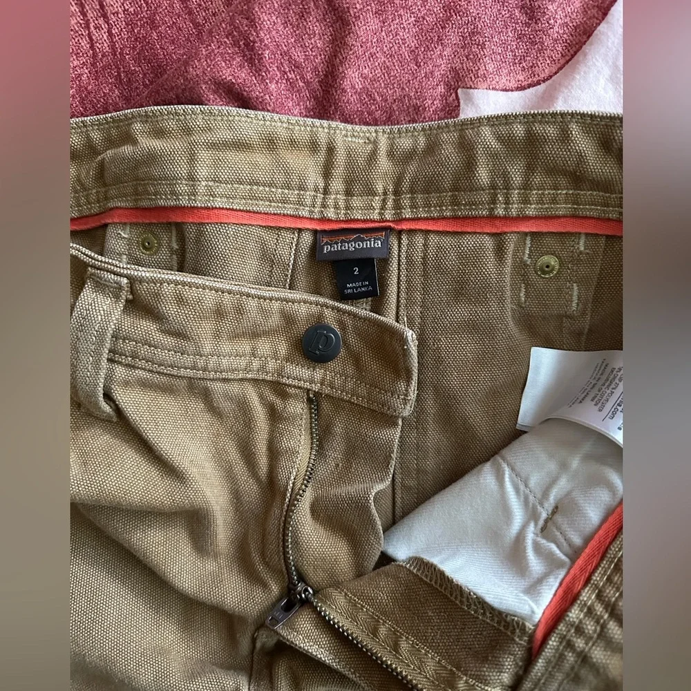 Patagonia Women’s Khaki Cargo Pants - Picture 4 of 5